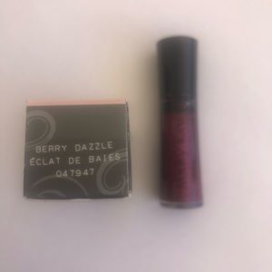 New Mary Kay Nourishine Plus Lip Gloss Berry Dazzle.
